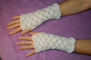 4 tips for wearing stylish wedding gloves
