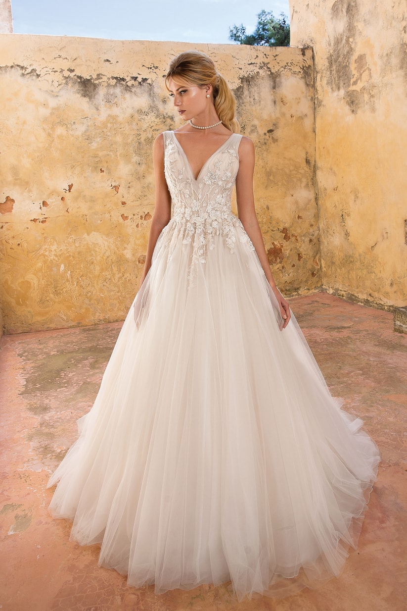  Some wedding dresses that fall in love