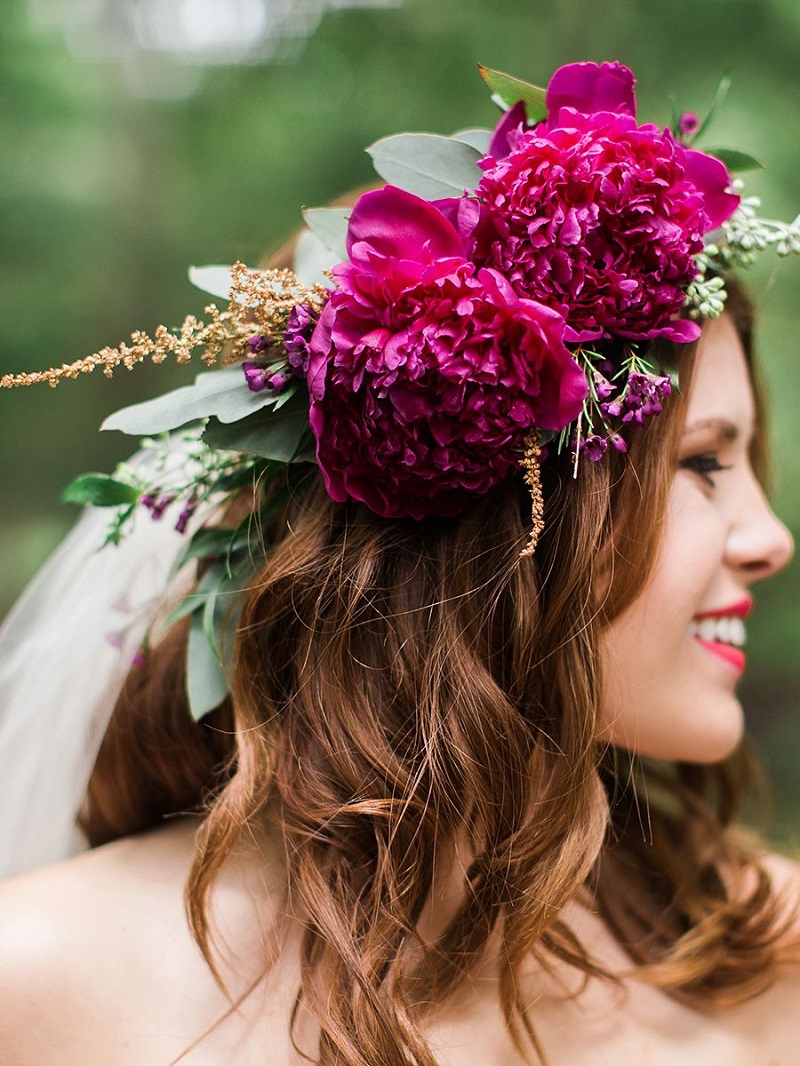 Flower crown: style guide and its use as a wedding guest