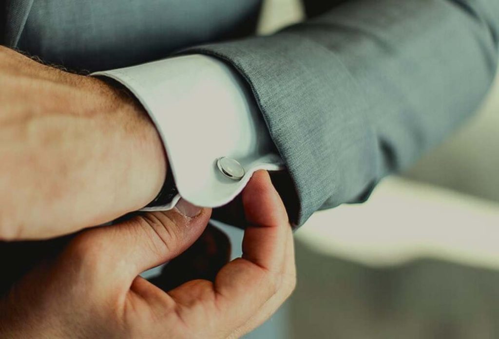 What is the correct way to wear cufflinks
