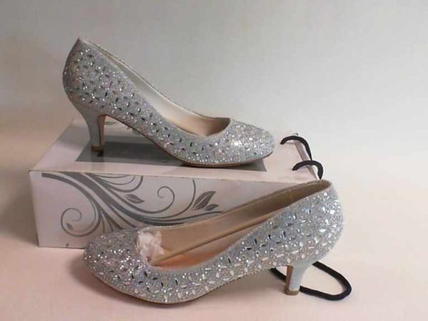 What do silver shoes look good with