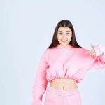 How to Make Your Stomach Look Flat in Clothes